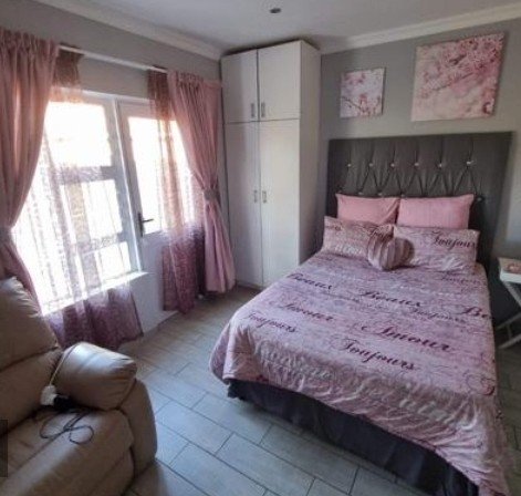 To Let 3 Bedroom Property for Rent in Wavecrest Eastern Cape